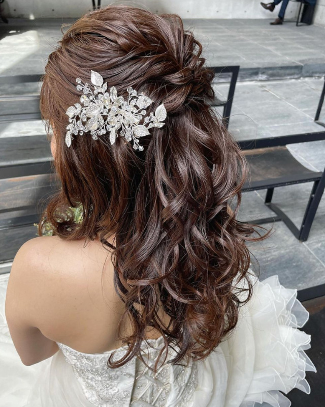 花嫁の髪型 ハーフアップ 編み込み 花冠 生花などアレンジ画像12選